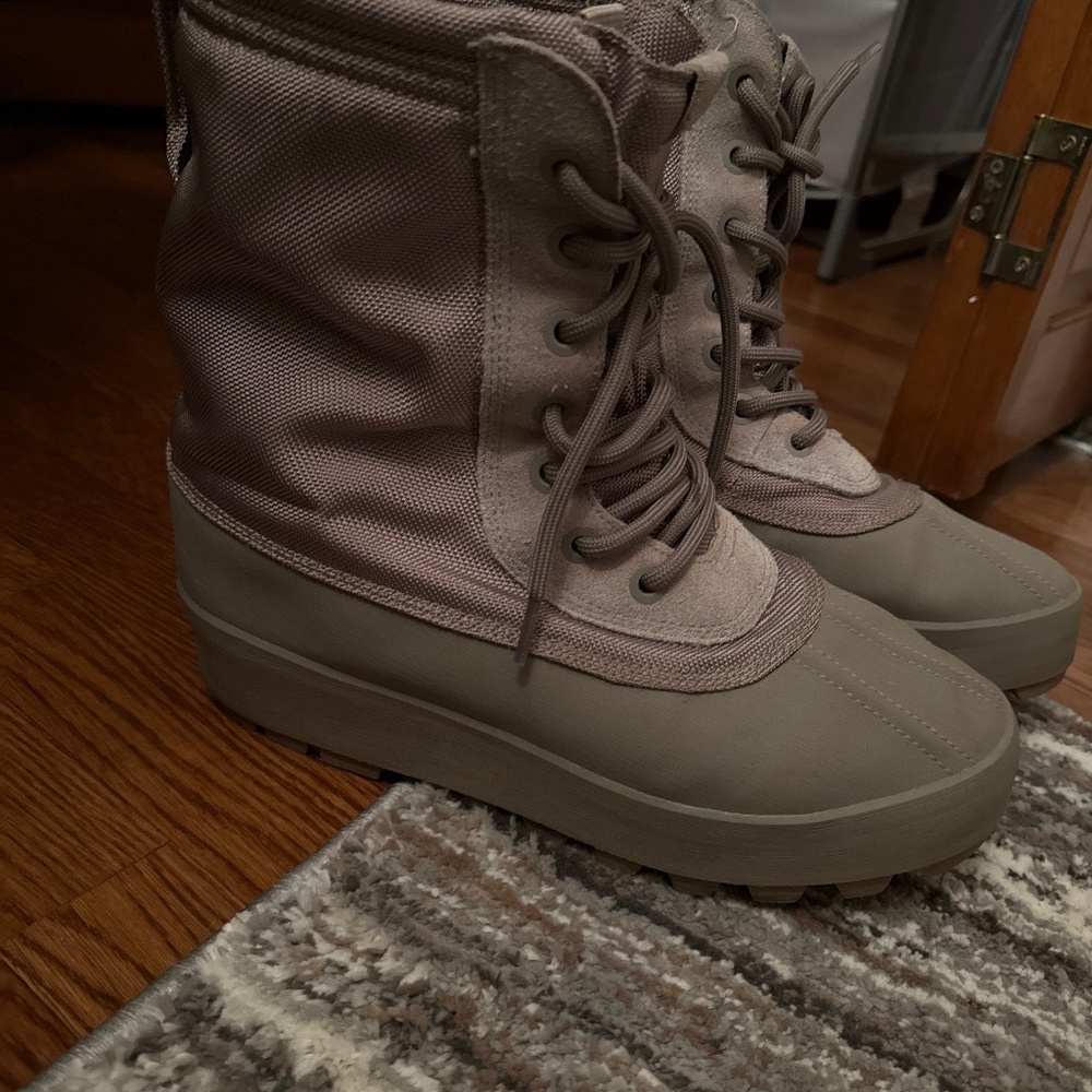 Yeezy 950 Boots MoonRock